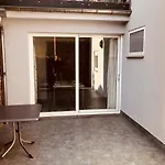 Au Pied De Vigne